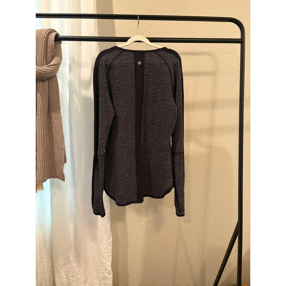 Lululemon Womens Long Sleeve Stripe Active Top Black Grey Thumbholes Size 8